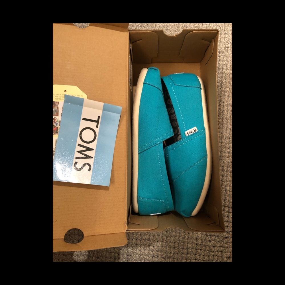 Toms - Picture 2 of 7